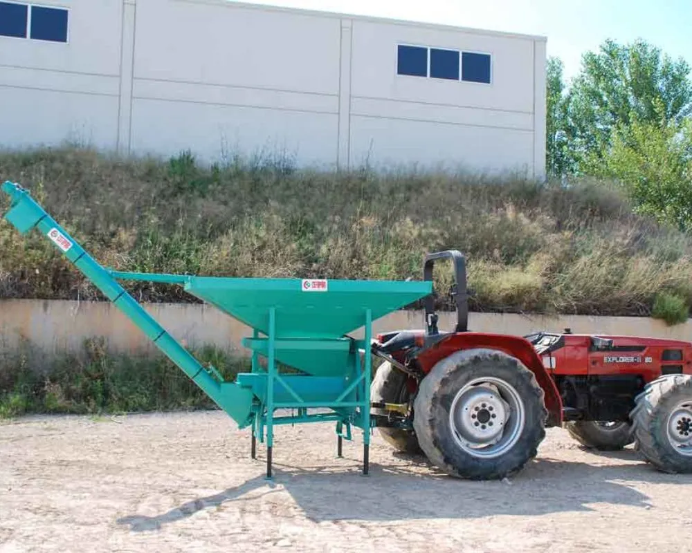 peladora de almendras de tractor con sinfín de descarga y tolva de gran capacidad